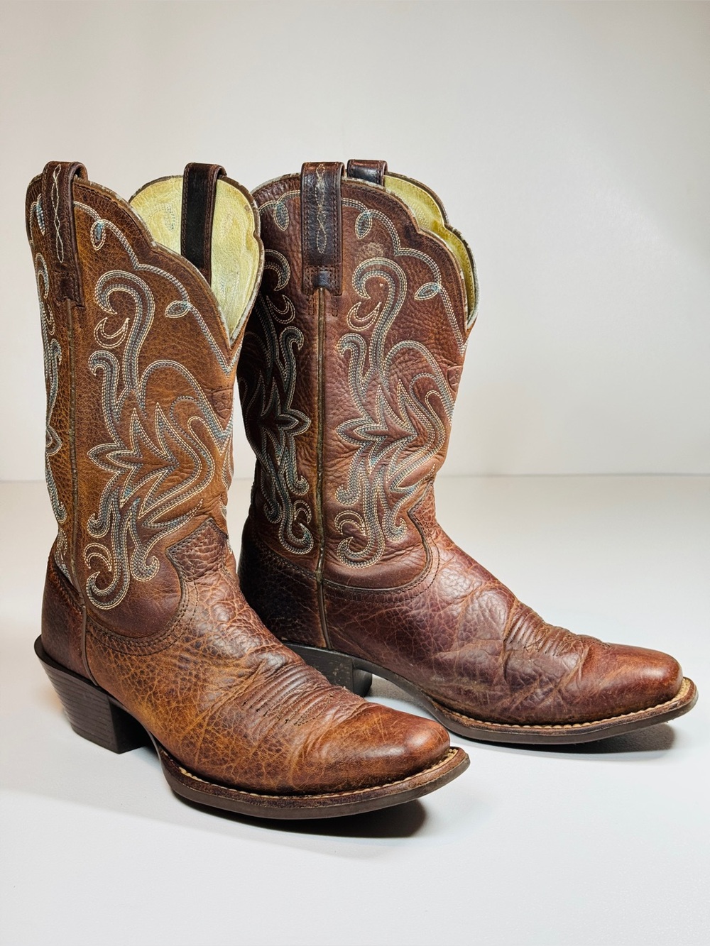 Ariat Cowboy Boots Women’s Size 6 Legend Rowdy  Rustic Brown Western